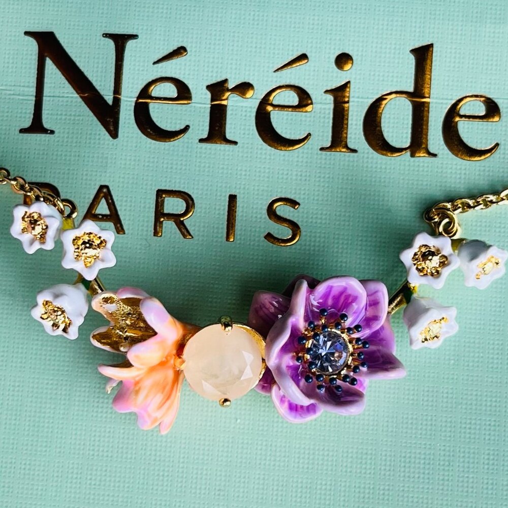 Necklace with flowers